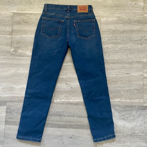 Levi’s 502™ Regular Taper Medium Wash Boys Jeans - Picture 2 of 5